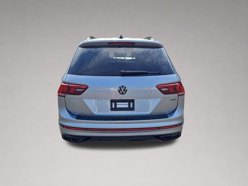 Used 2024 Volkswagen Tiguan SE R-Line AWD/4WD image 4