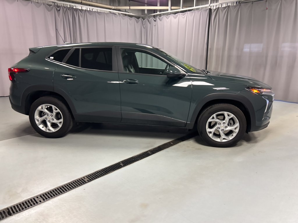 Used 2026 Chevrolet Trax LS w/ LS Convenience Package FWD image 8