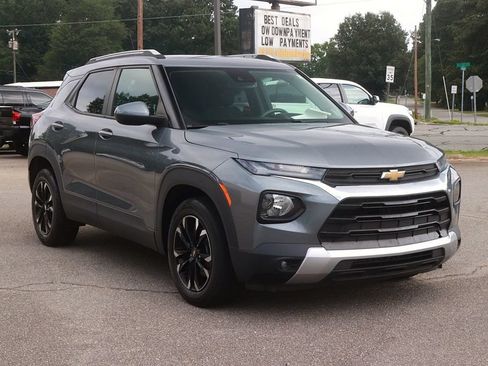 Used 2021 Chevrolet TrailBlazer LT w/ Convenience Package FWD image 3