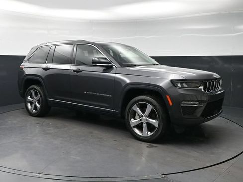 Used 2022 Jeep Grand Cherokee Limited RWD image 3