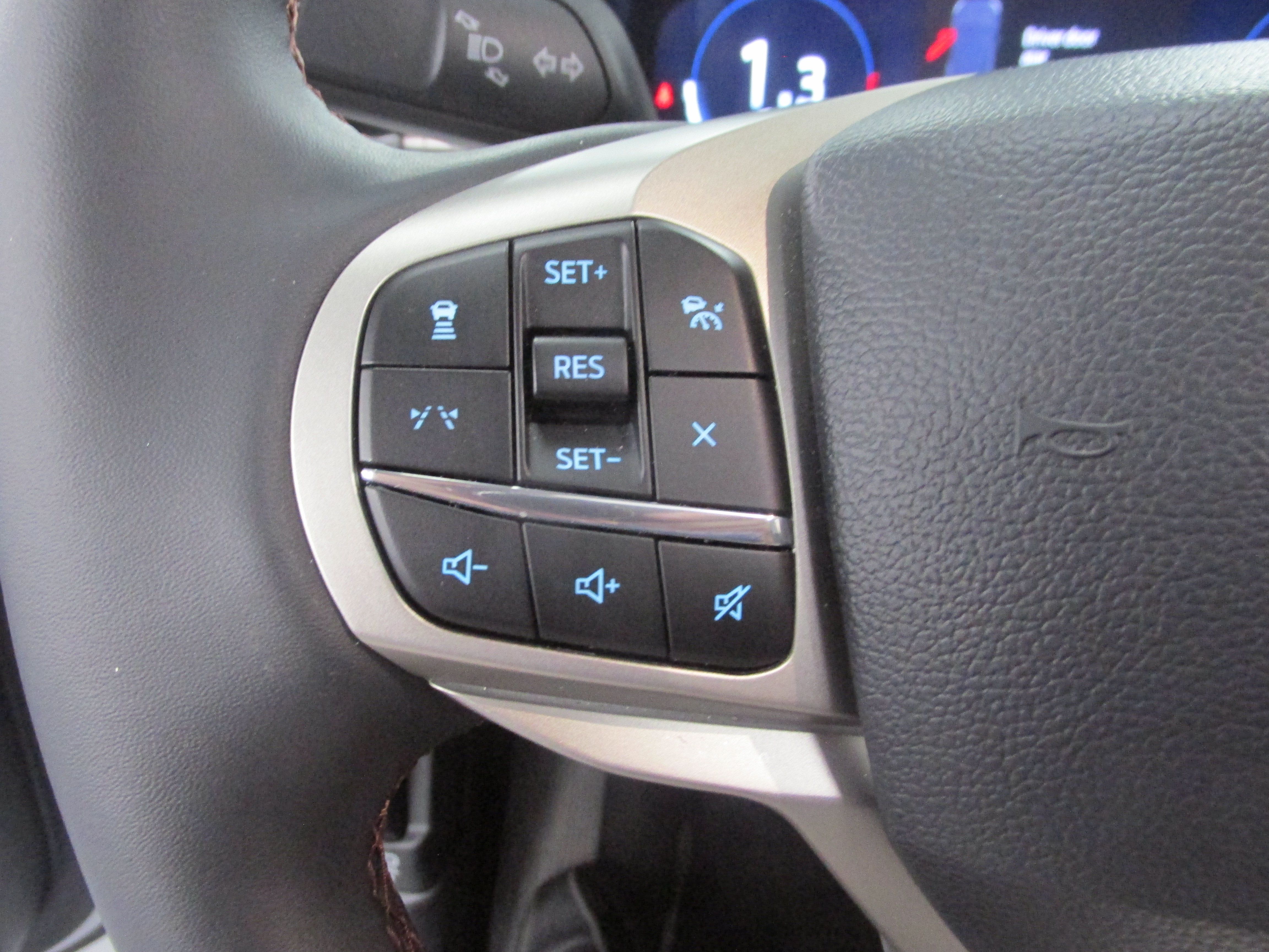 Used 2025 Ford Explorer Active w/ Active Comfort Package AWD/4WD image 36