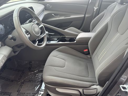 Used 2025 Hyundai Elantra SEL FWD image 11