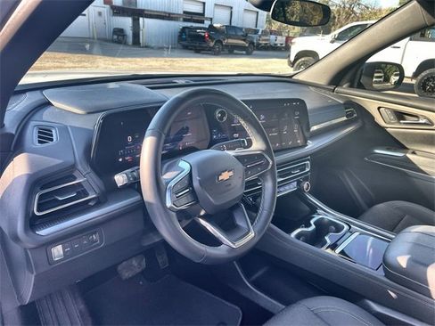 Used 2024 Chevrolet Traverse LS image 10