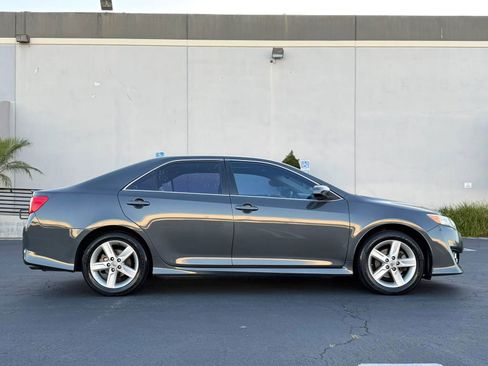 Used 2012 Toyota Camry SE w/ Leather Pkg FWD image 3