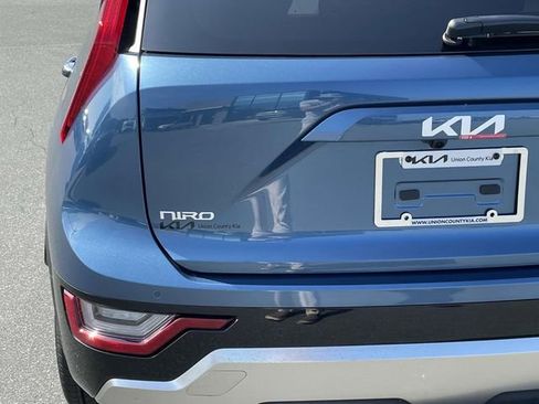 Certified 2025 Kia Niro SX Touring image 10