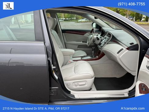 Used 2011 Toyota Avalon Limited FWD image 18