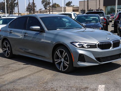 Used 2023 BMW 330i Sedan w/ Parking Assistance Package RWD image 3