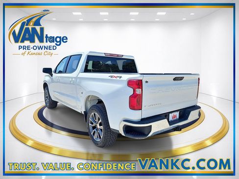 Used 2022 Chevrolet Silverado 1500 LT AWD/4WD image 9