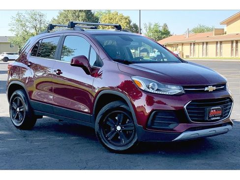 Used 2017 Chevrolet Trax LT image 2