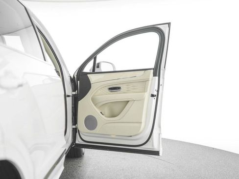 Used 2025 Bentley Bentayga Extended Wheelbase image 26