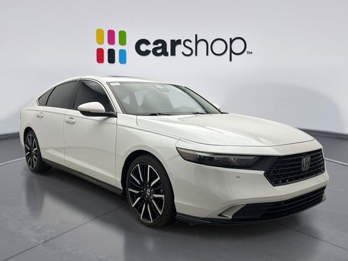 Used 2023 Honda Accord Touring image 7