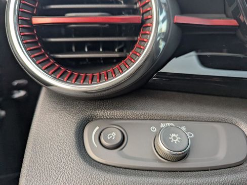 New 2026 Chevrolet Trax RS w/ Sunroof Package image 45