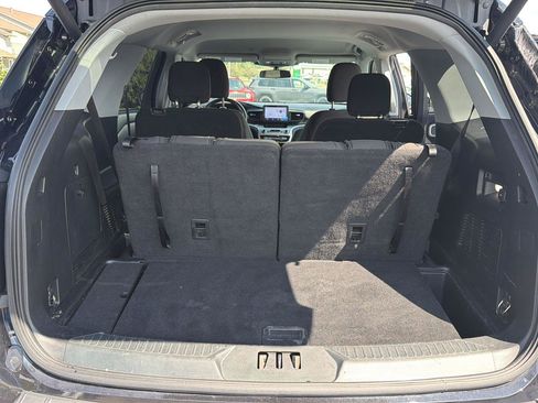 Used 2021 Ford Explorer XLT w/ Class III Trailer Tow Package AWD/4WD image 14