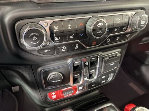 Used 2020 Jeep Wrangler Unlimited Rubicon w/ Quick Order Package 28Y Recon image 29