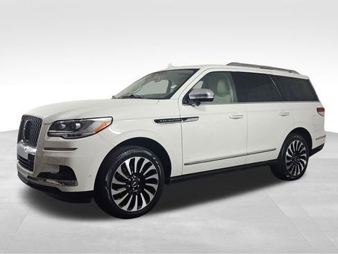 Used 2022 Lincoln Navigator Black Label image 3