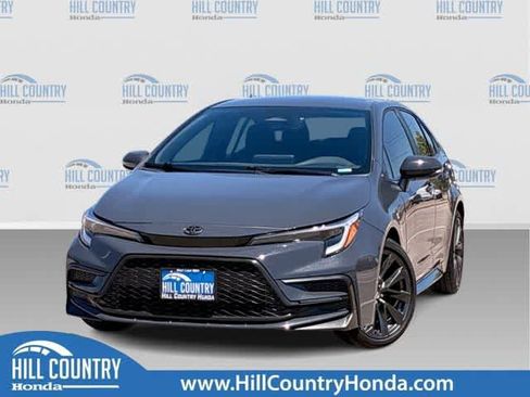 Used 2025 Toyota Corolla SE FWD image 1