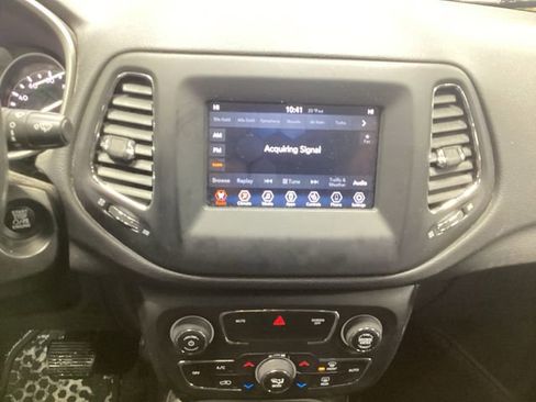 Used 2019 Jeep Compass Latitude w/ Cold Weather Group image 10