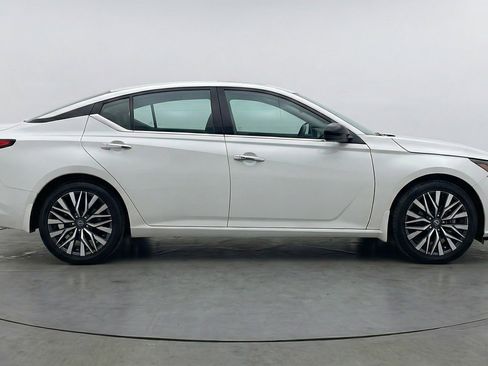 Used 2025 Nissan Altima 2.5 SV image 11