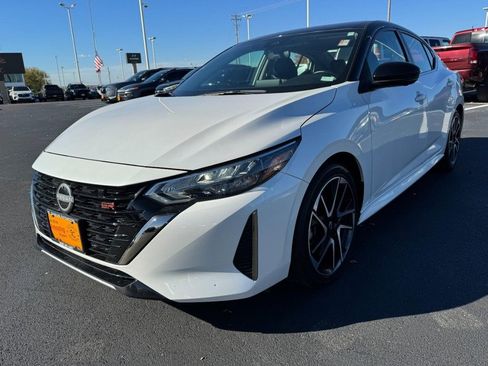 Used 2024 Nissan Sentra SR w/ SR Premium Package image 8