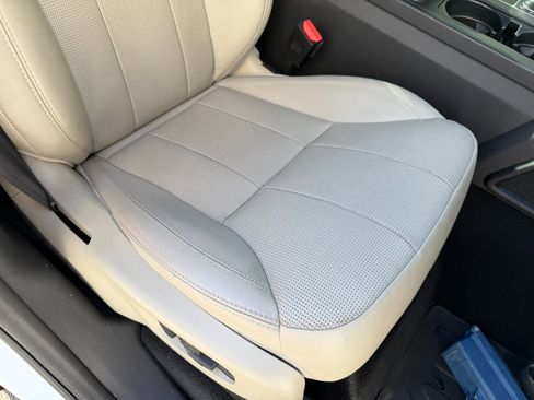 Used 2019 Land Rover Discovery SE image 49