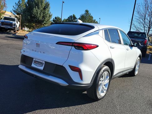 Used 2024 Buick Envista Preferred w/ Advanced Safety Package image 3