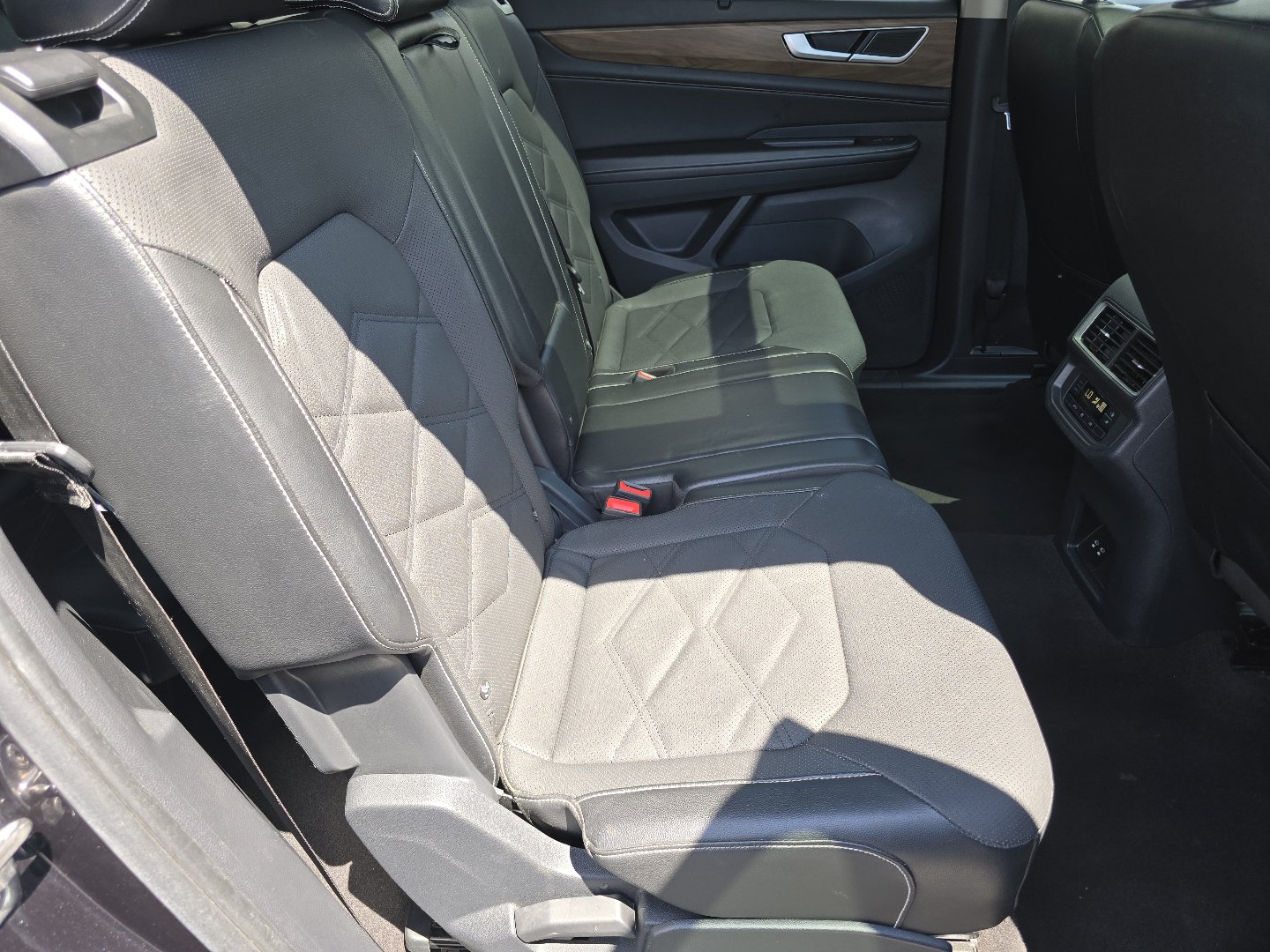 Used 2024 Volkswagen Atlas SE AWD/4WD image 27