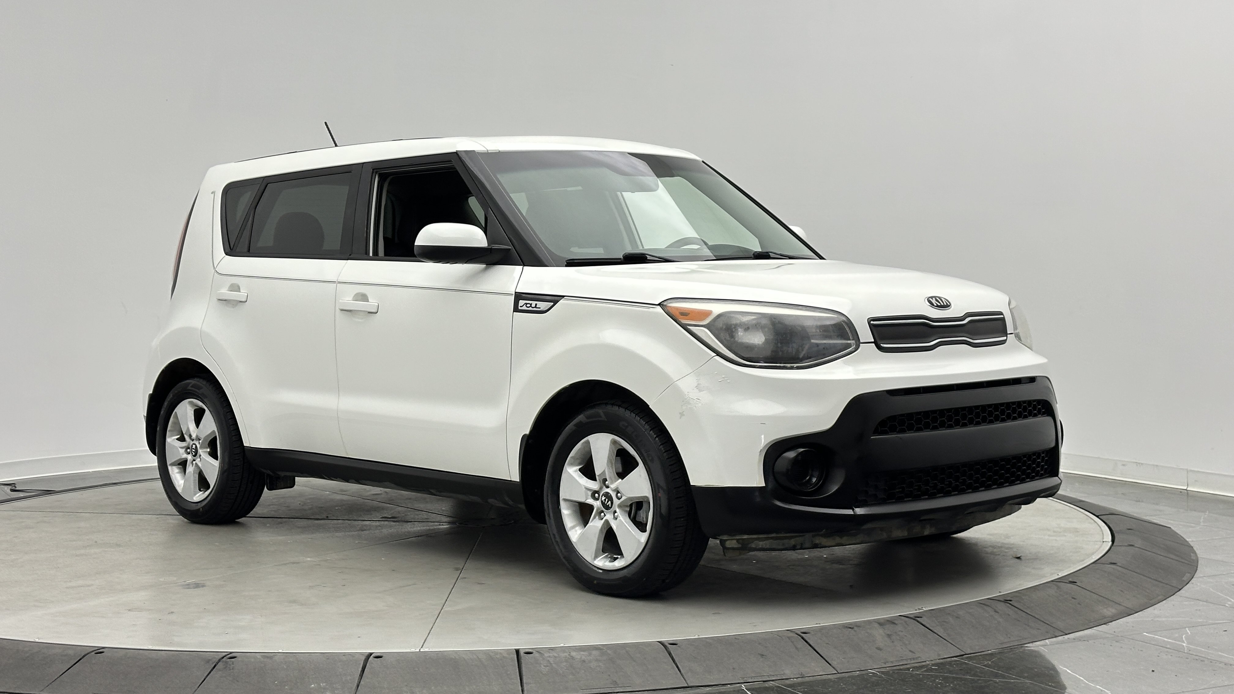 Used 2019 Kia Soul FWD image 3