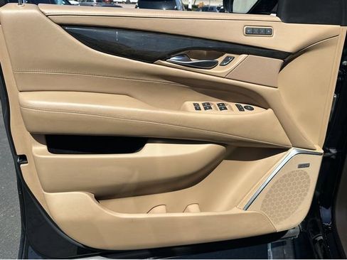 Used 2018 Cadillac Escalade ESV Platinum image 23