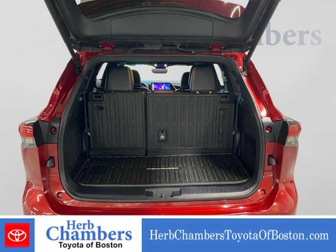 Used 2024 Toyota Highlander XSE AWD/4WD image 4