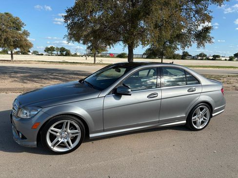 Used 2010 Mercedes-Benz C 300 Sedan image 4