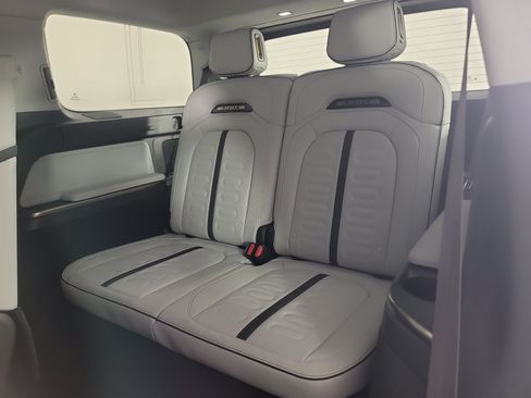 Used 2024 Rivian R1S Adventure AWD/4WD image 22