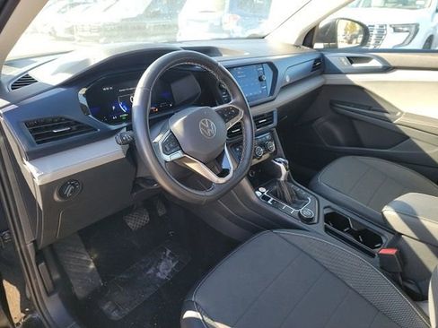 Used 2024 Volkswagen Taos SE image 8