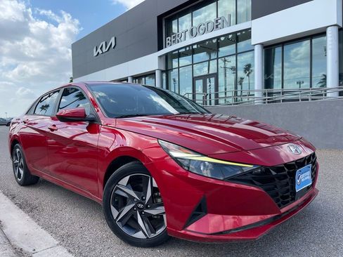 Used 2023 Hyundai Elantra SEL w/ Convenience Package image 1