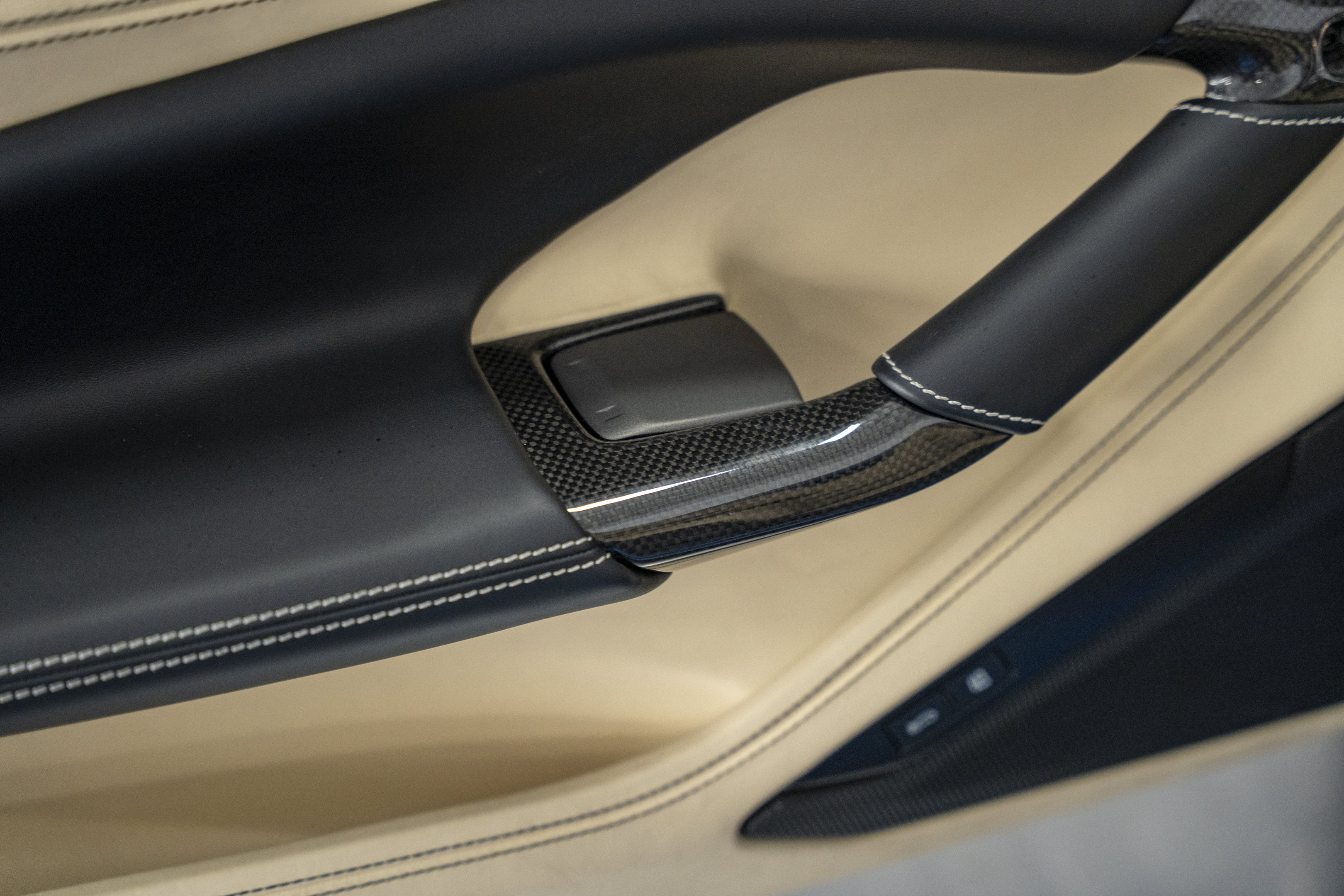 Used 2023 Ferrari F8 Tributo RWD image 33