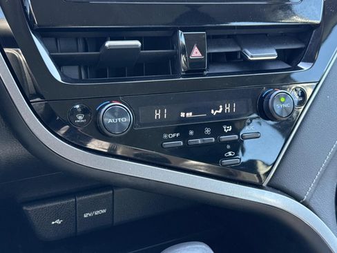 Used 2024 Toyota Camry SE image 11