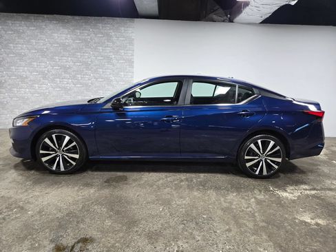 Used 2022 Nissan Altima 2.5 SR AWD/4WD image 2