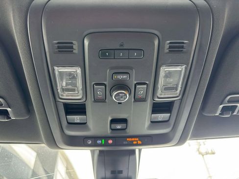 Used 2021 Chevrolet Tahoe Premier w/ Premium Package image 33