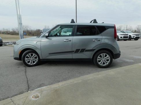 Used 2022 Kia Soul LX image 23