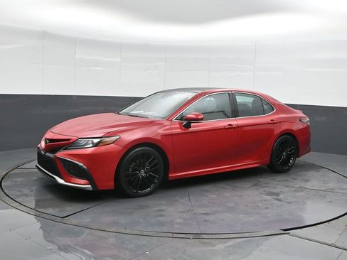 Used 2021 Toyota Camry XSE image 7