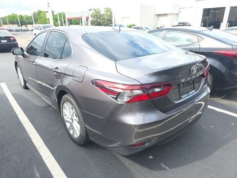 Used 2022 Toyota Camry LE image 4