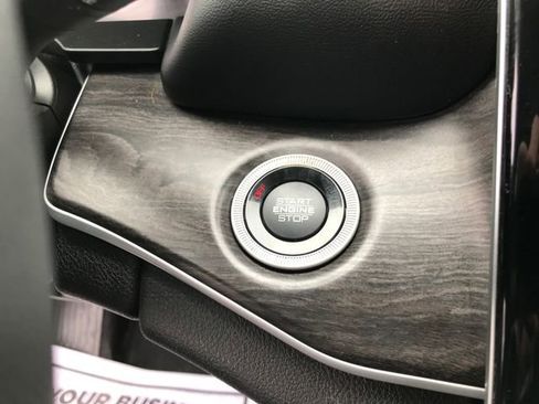 Used 2023 Jeep Grand Cherokee Limited image 9