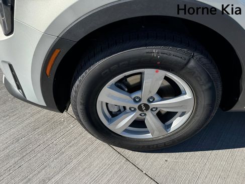 New 2026 Kia Sorento LX image 8