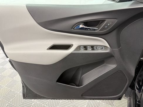 Used 2023 Chevrolet Equinox LS w/ Midnight Edition FWD image 9