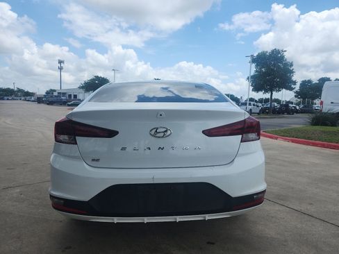 Used 2020 Hyundai Elantra SE FWD image 4