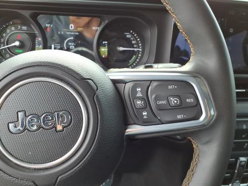 Used 2024 Jeep Wrangler Unlimited Sahara AWD/4WD image 18