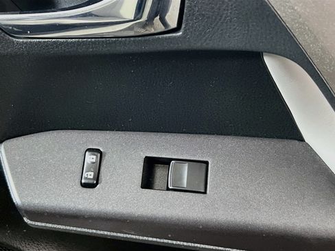 Used 2018 Toyota RAV4 XLE FWD image 31