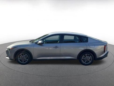 Used 2025 Kia K4 LXS image 9