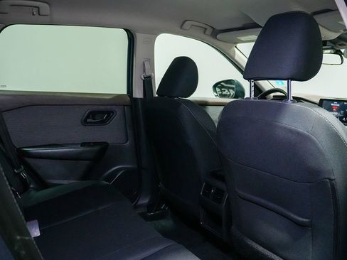 Used 2023 Nissan Rogue S image 22