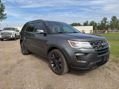Used 2018 Ford Explorer XLT w/ Equipment Group 202A AWD/4WD image 3