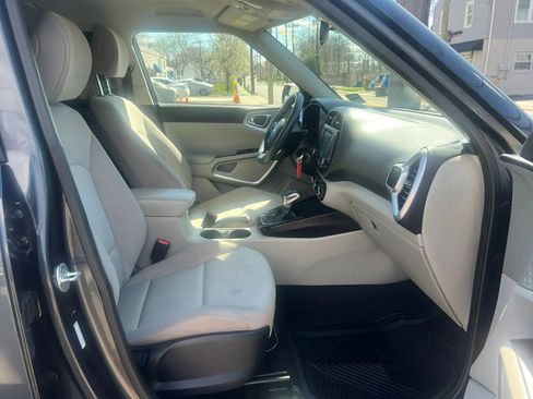 Used 2020 Kia Soul LX FWD image 29